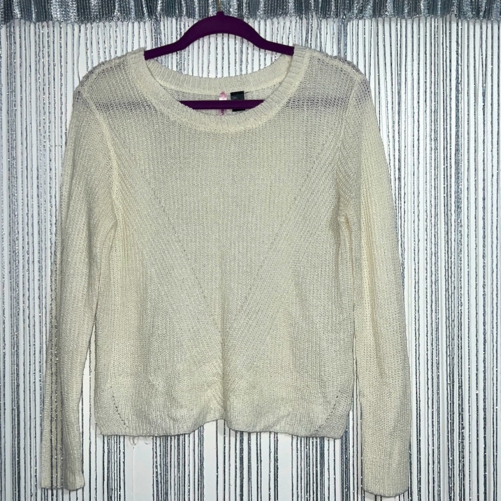 Cream knit sweater. Size Large